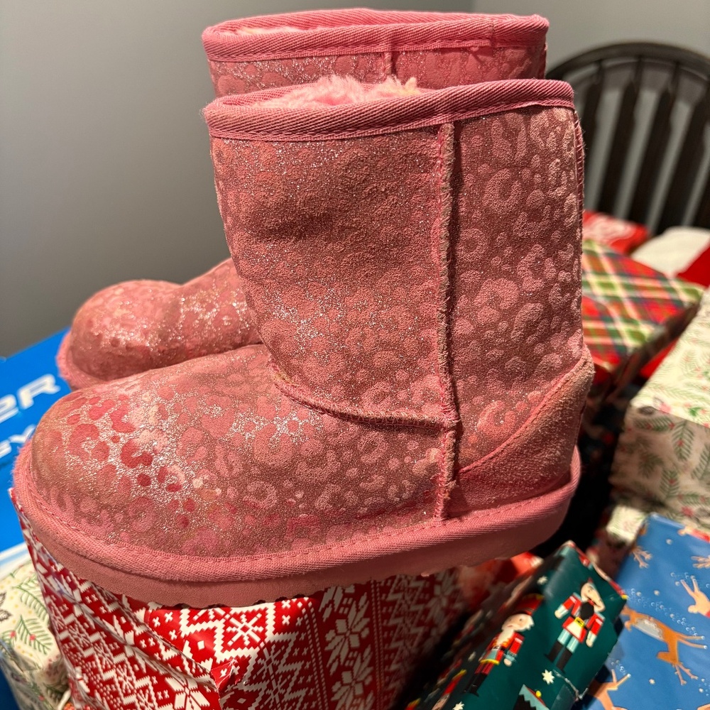 Little girl Uggs size 12